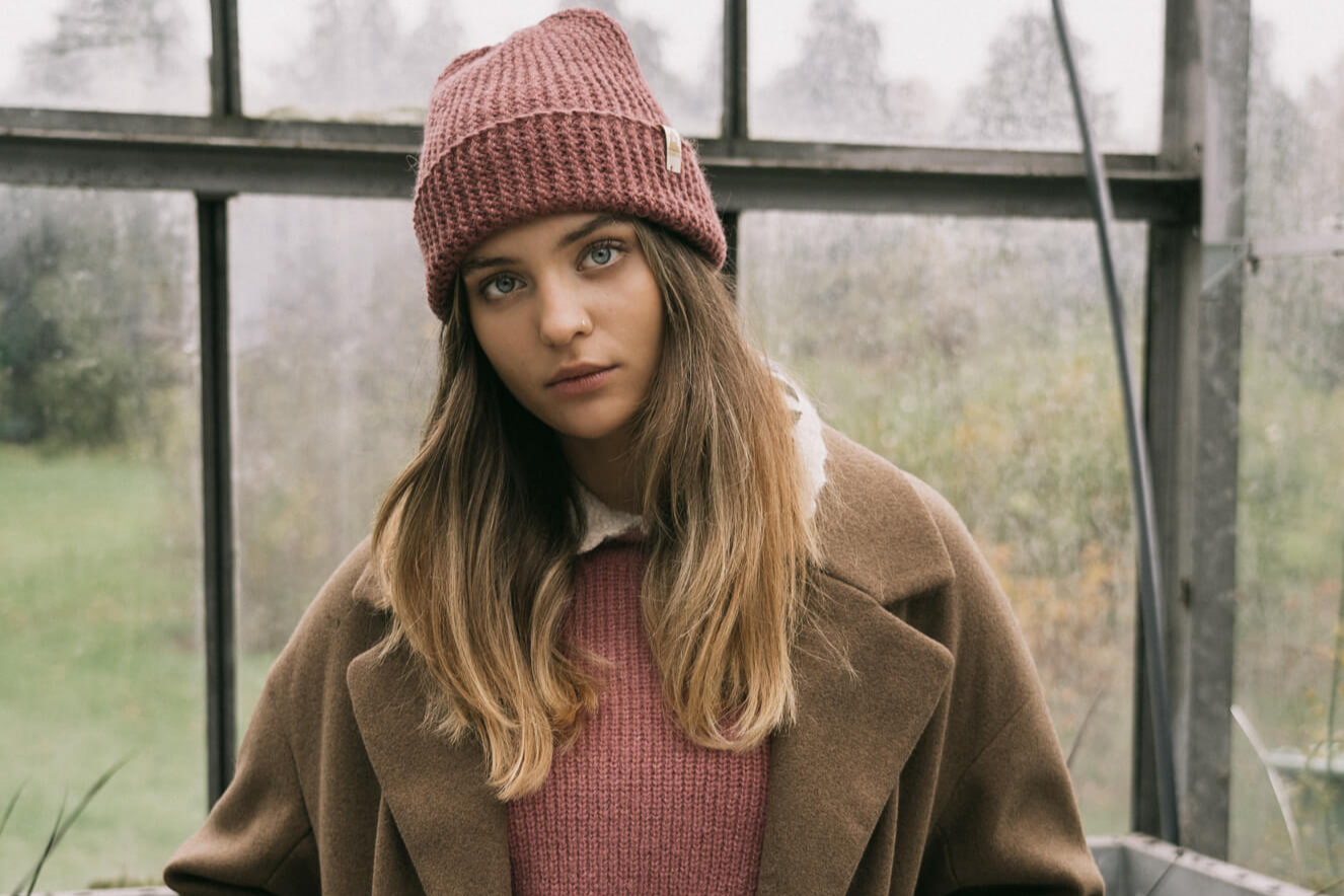 JAK NOSIĆ OPASKĘ I CZAPKĘ Z ALPAKI? INSPIRACJE STYLIZACYJNE