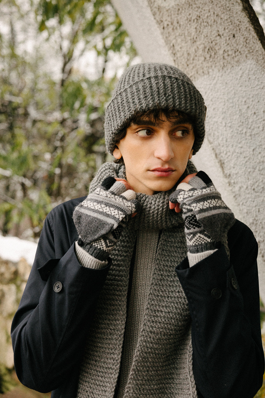 Rękawiczki z klapką - odcienie szarości / różne wzory