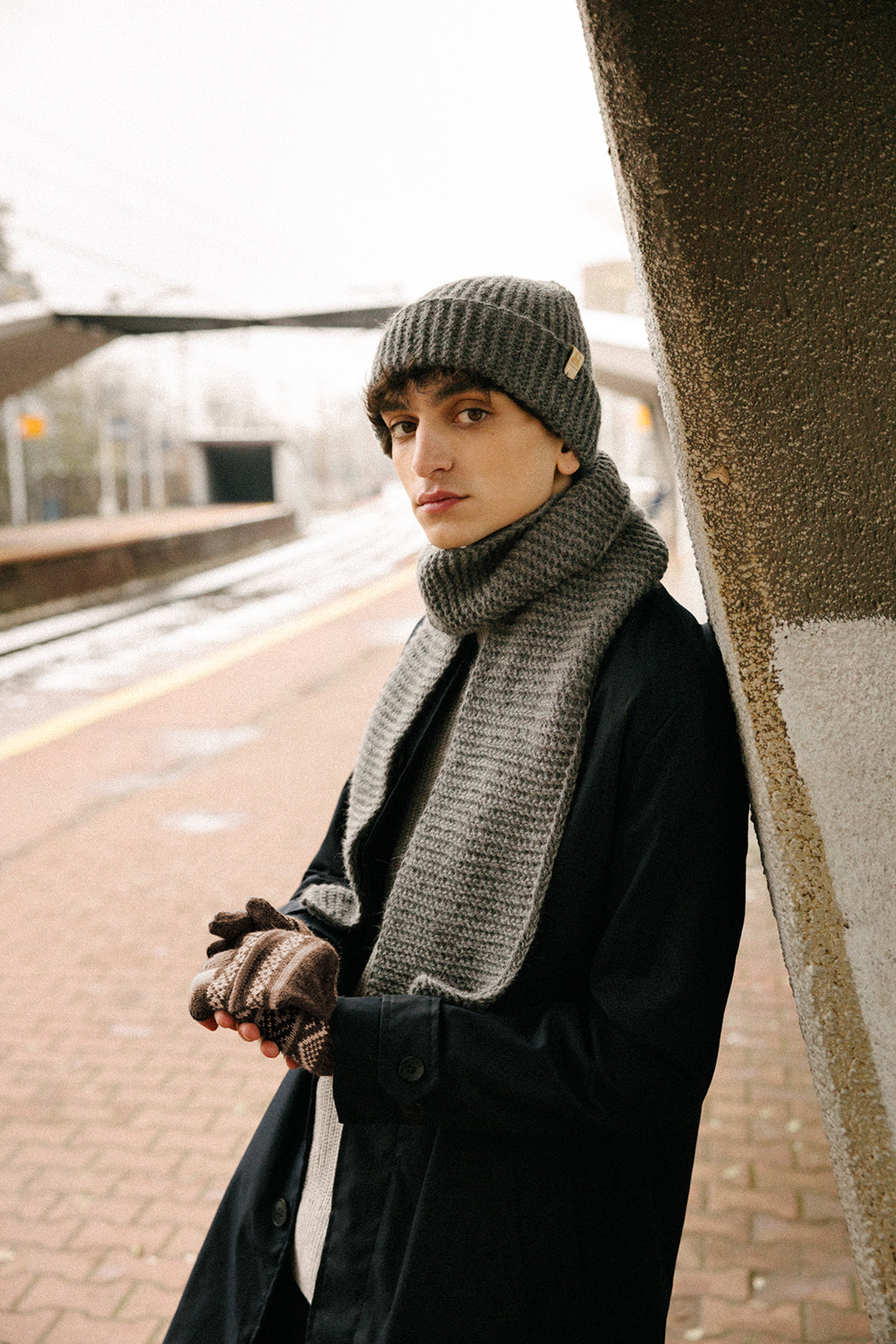 Rękawiczki z klapką - odcienie beżów i brązów / różne wzory