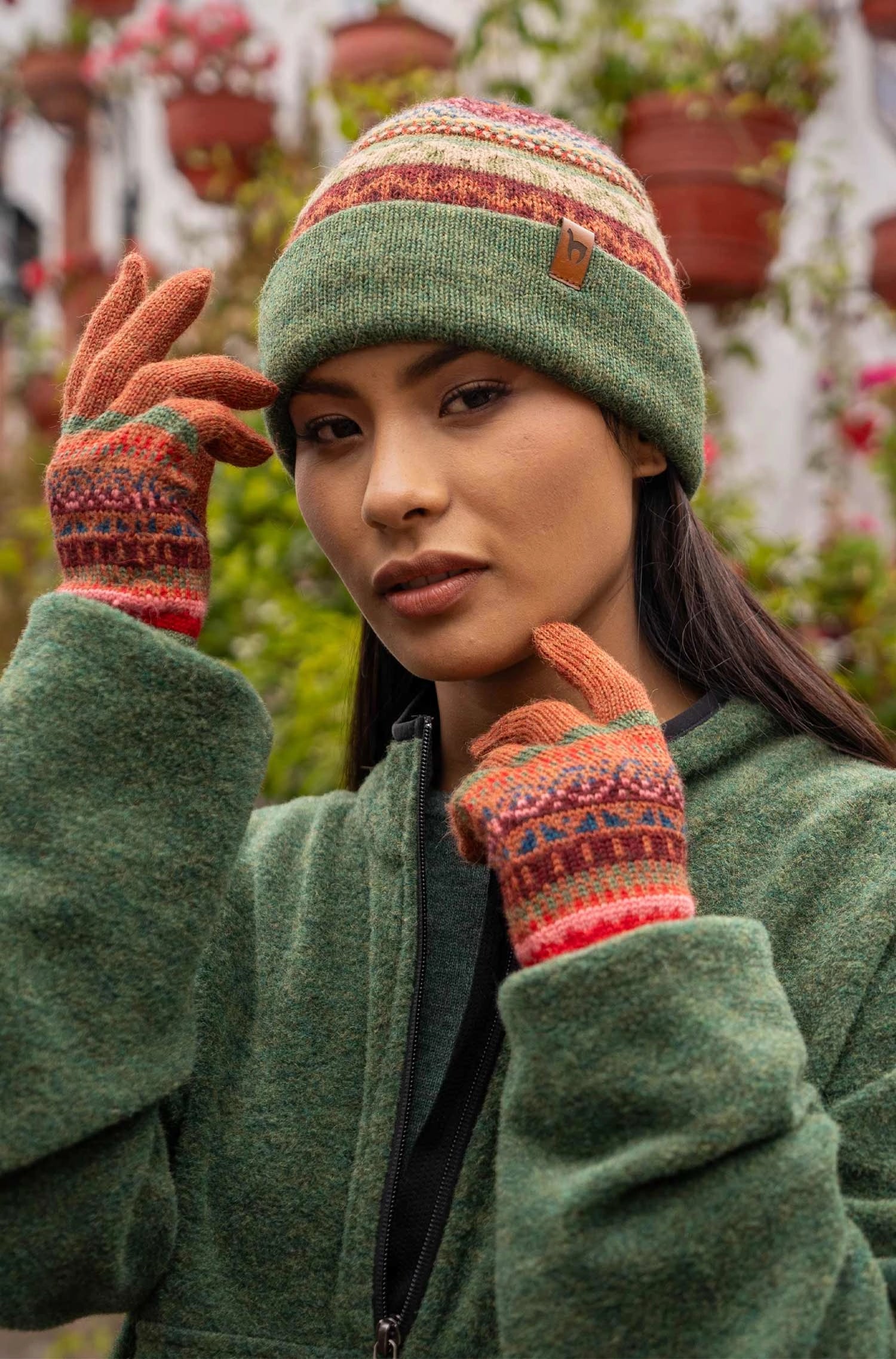 Camelia - dwustronna czapka z alpaki