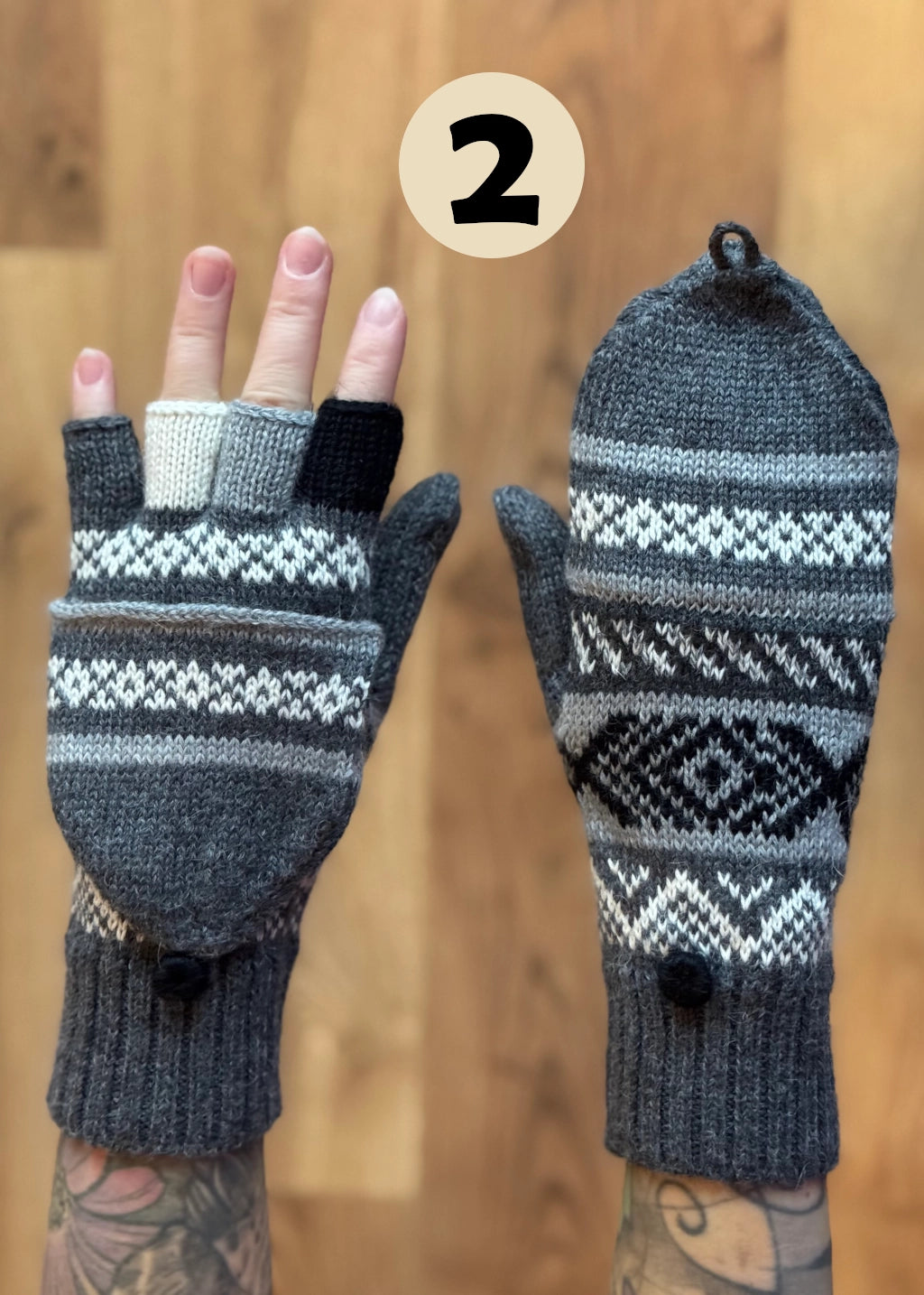 Rękawiczki z klapką - odcienie grafitu i czerni / różne wzory