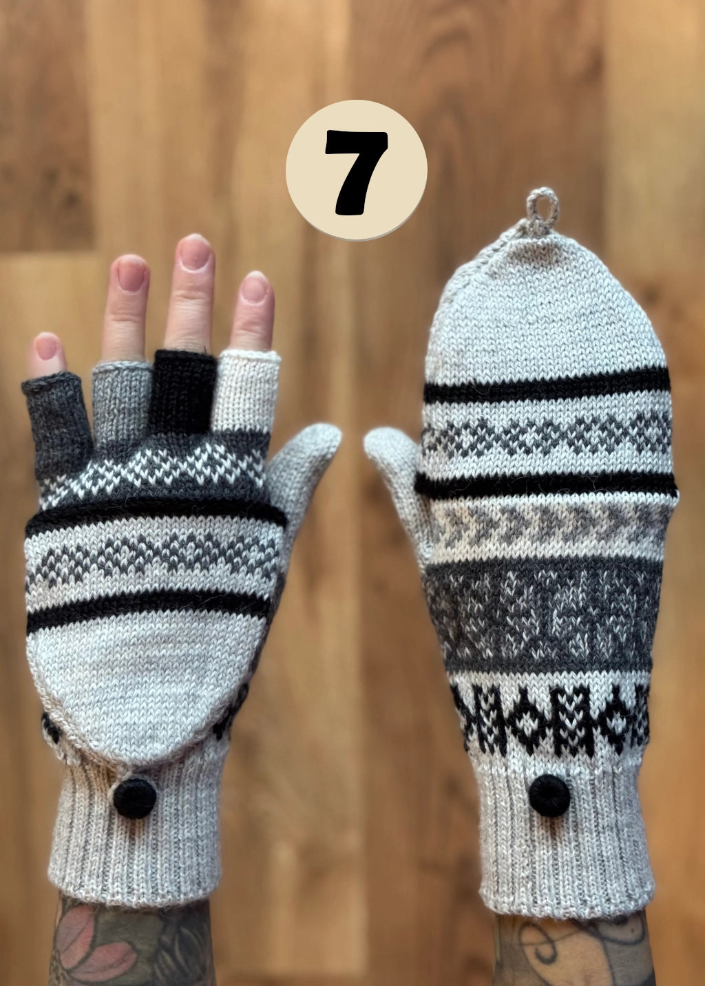 Rękawiczki z klapką - odcienie szarości / różne wzory